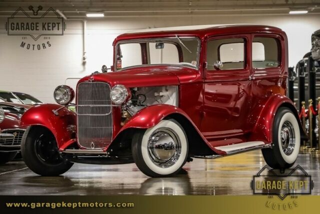 1932 Ford 2-Door Sedan --