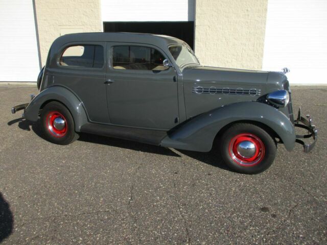 1935 Plymouth PJ DELUXE --