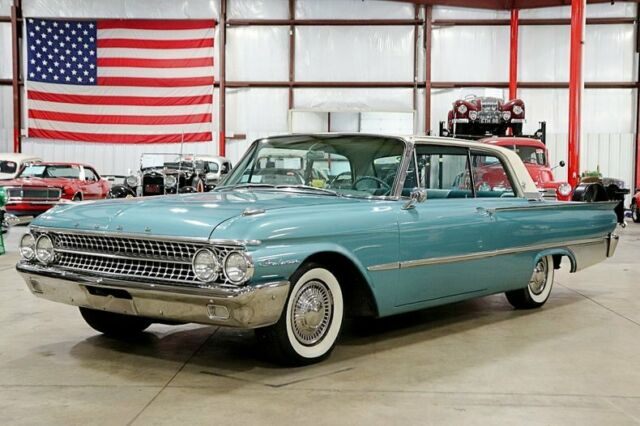 1961 Ford Galaxie --