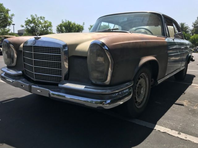 1966 Mercedes-Benz 200-Series coupe