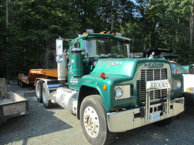 1982 MACK R688ST ROAD TRACTOR W/ 70,000 LB RATED TRAILER 2 OWNER TRUCK-VIRGINIA for sale