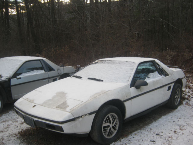 1984 Pontiac Fiero coupe