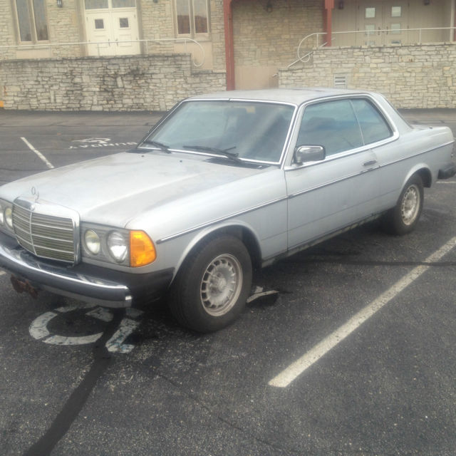 1985 Mercedes-Benz 300-Series coupe