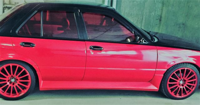 1994 Nissan Sentra Red/Black
