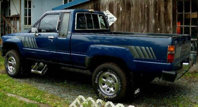 1987 Toyota 4x4 Pickup. EXTRA cab.EFI. made in JAPAN. FACTORY loaded