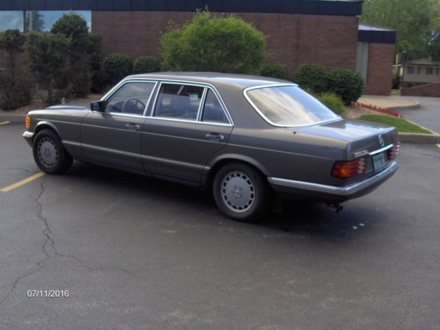 1985 Mercedes-Benz 300-Series 380