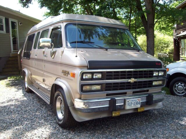 1993 Chevrolet G20 Van Explorer Limited