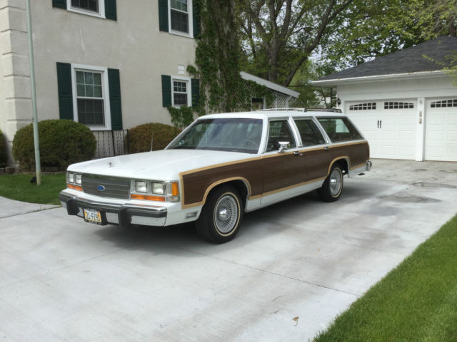 1991 Ford Crown Victoria Country Squire Wagon