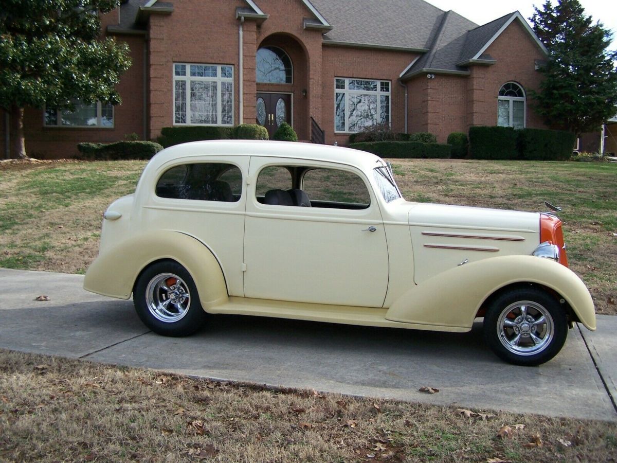 1935 Chevrolet 2 DOOR SEDAN