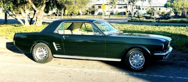 1966 Ford Mustang deluxe