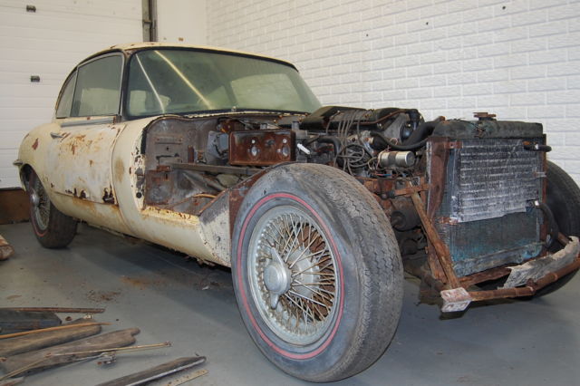 1970 Jaguar E-Type Series 2 2+2 Coupe Project needs restoration