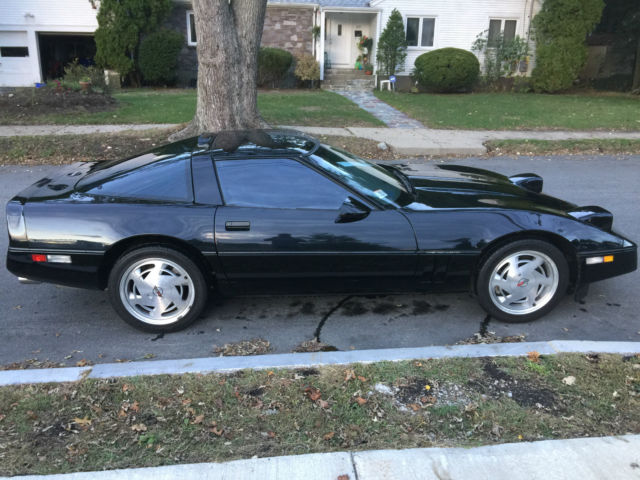 1989 Chevrolet Corvette Only 32k miles - 6 speed - 2 tops