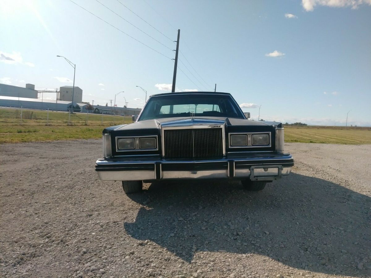 1984 Lincoln Town Car Base