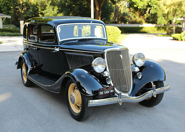 1934 Ford DELUXE FORDOR RESTORED - FLATHEAD V-8 - 83K MI